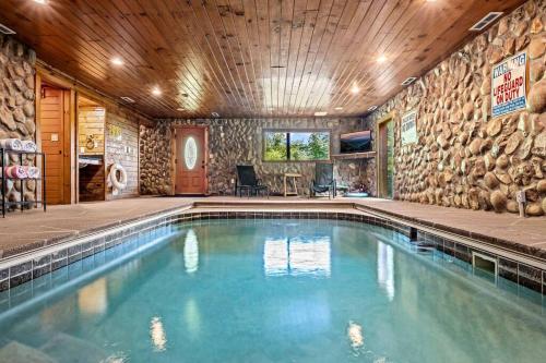 Pvt Pool at The Grotto — 4-Star Luxury Hotel in Sevierville, United States