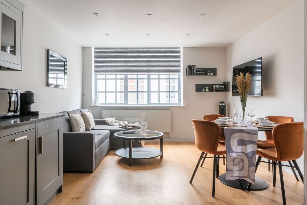 The Eyre Suite Six Farringdon by Frankie — 4-Star Luxury Hotel in London, United Kingdom