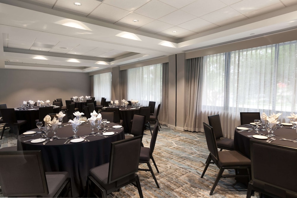 DoubleTree by Hilton Hotel & Suites Houston by the Galleria - photo 55