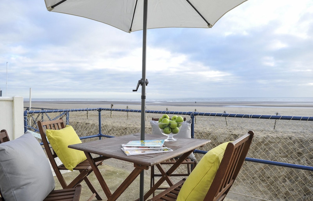 Stowaway Beach House Camber Sands — 4-Star Luxury Hotel in Rye, United Kingdom