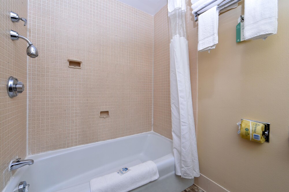 Americas Best Value Inn Campus View - photo 22