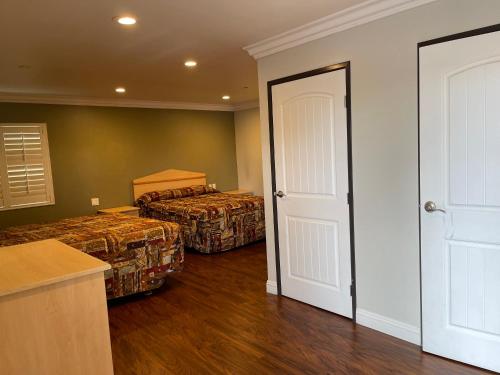El Rey Inn - photo 24