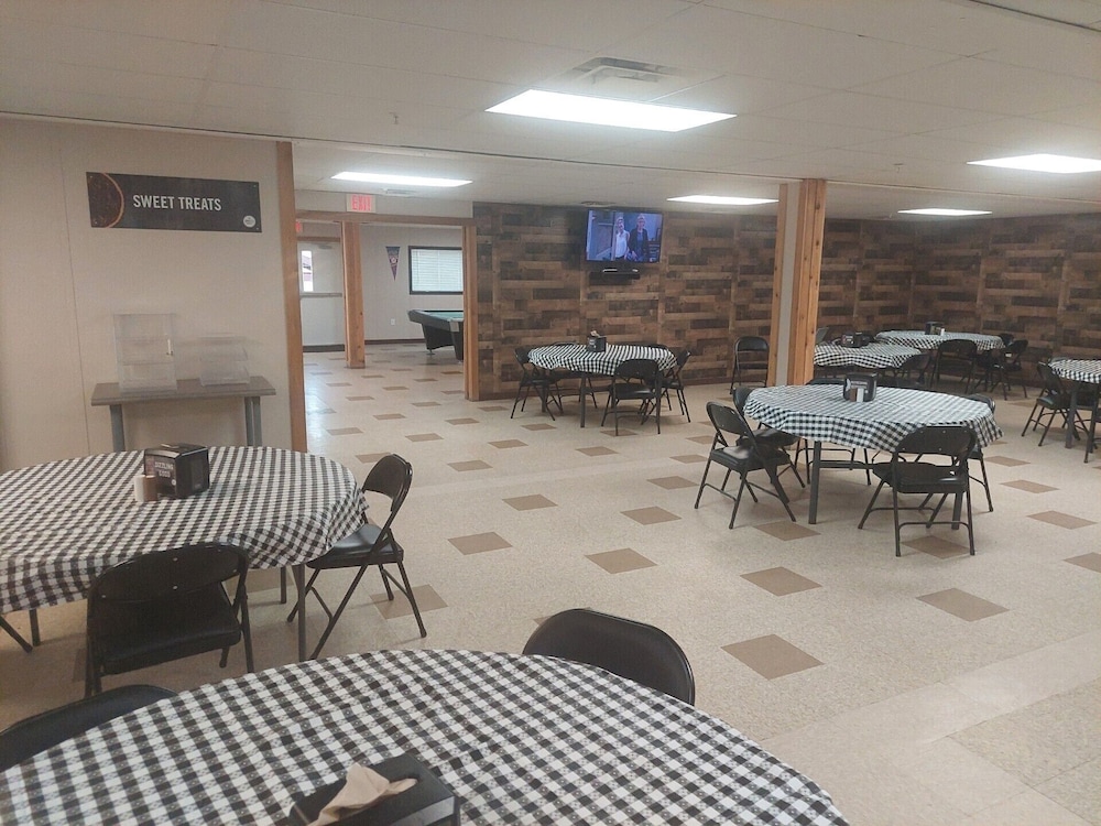 The Armadillo Hotel Karnes City - photo 5