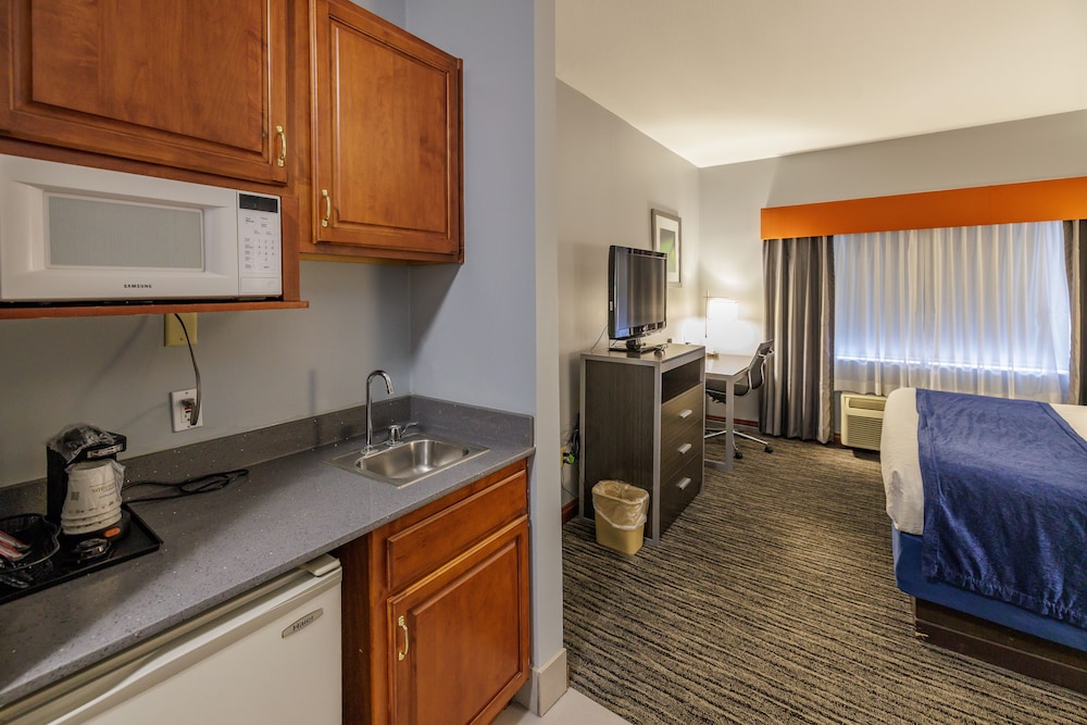 Best Western Elkhart Inn & Suites - photo 13