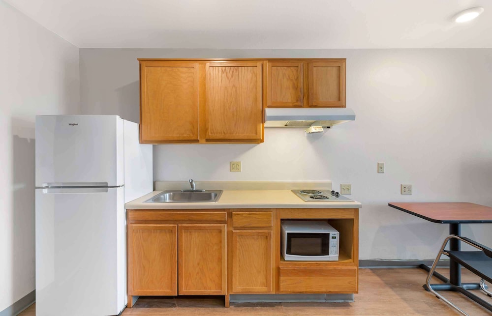 WoodSpring Suites Cleveland Avon - photo 15