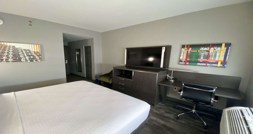 Best Western Plus City Line Hotel - photo 12
