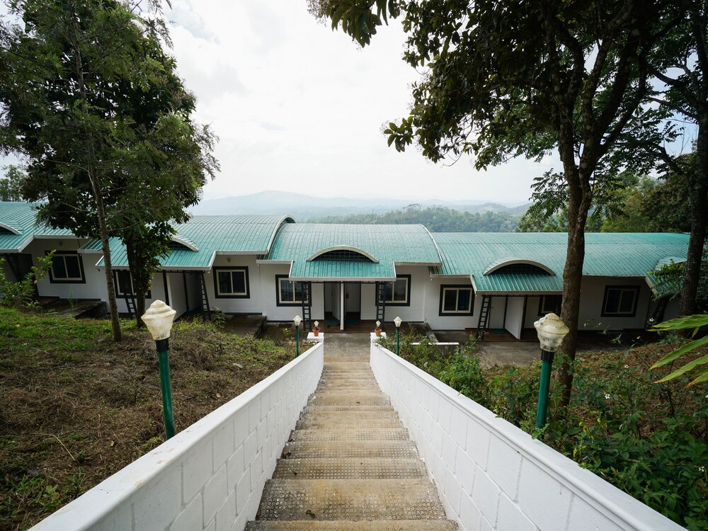 Oyo 10426 Le Placid - carbon neutral hotel in Munnar