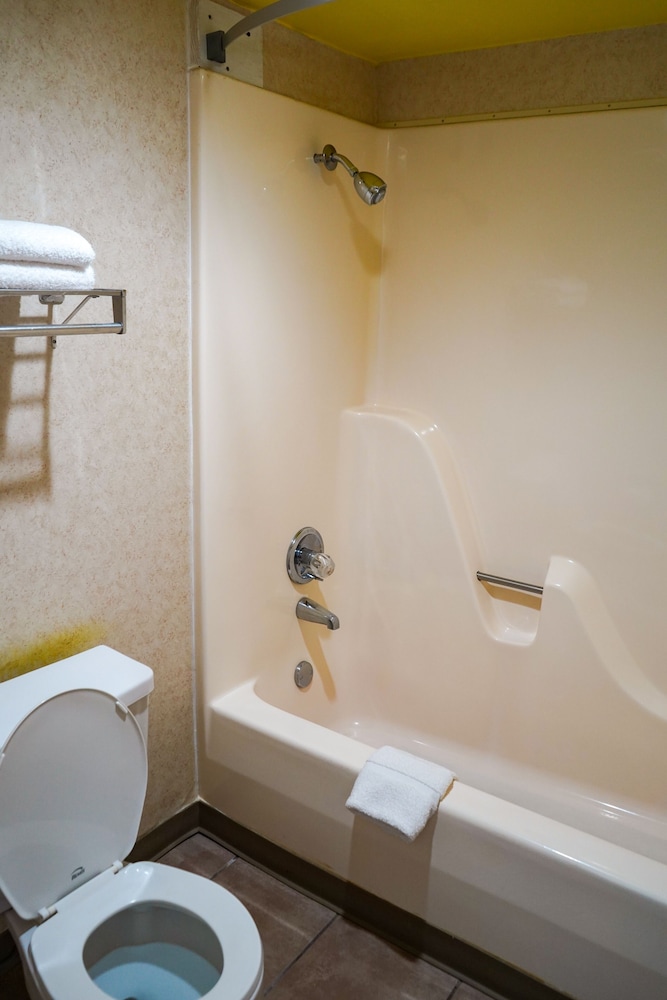 Sunset Inn Clarksville - photo 30