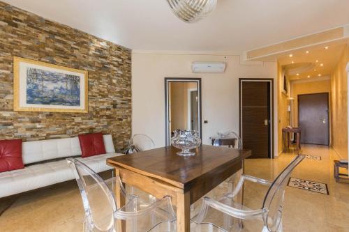 BHD Bardolino Appartamento Centrale 1 — 4-Star Luxury Hotel in Bardolino, Italy