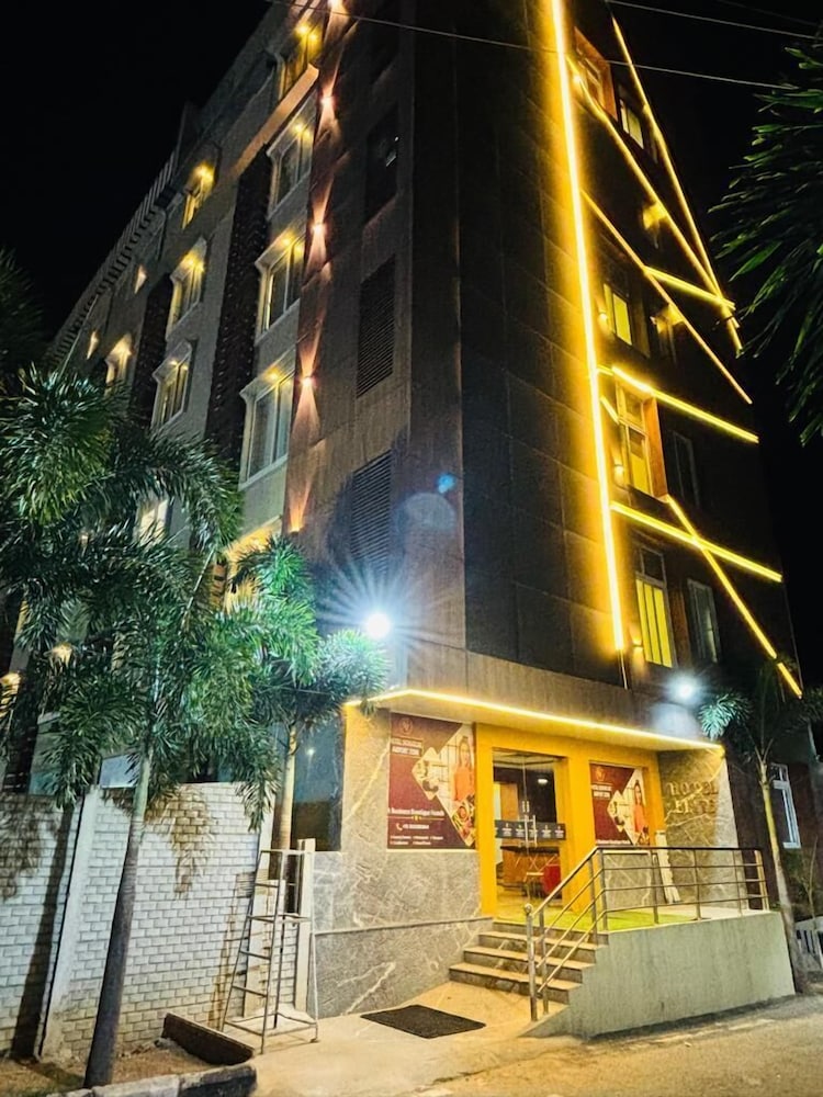 Hotel Signature Airport zone hyderabad — hotel near Rajiv Gandhi International Airport