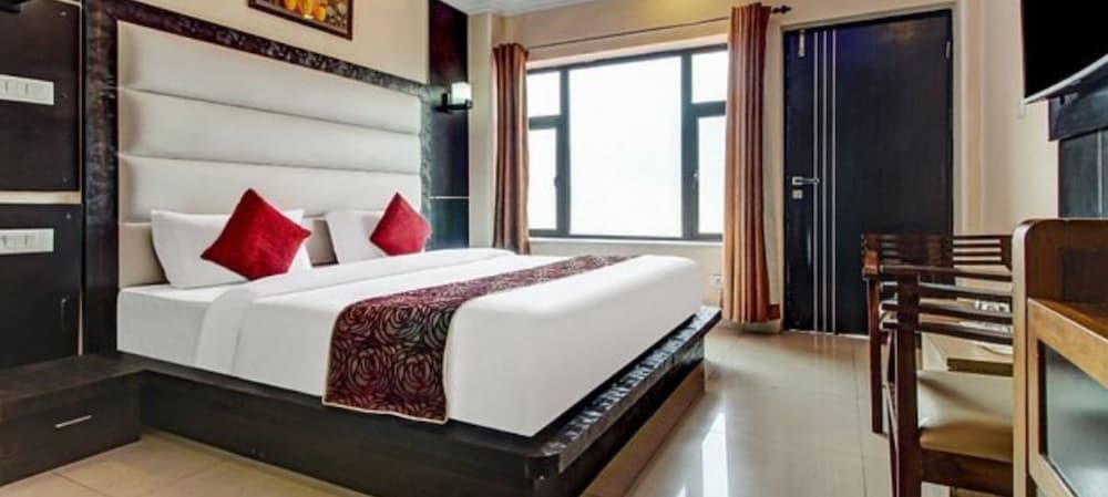 Goroomgo Hill Top Courtyard Shimla in Shimla, India