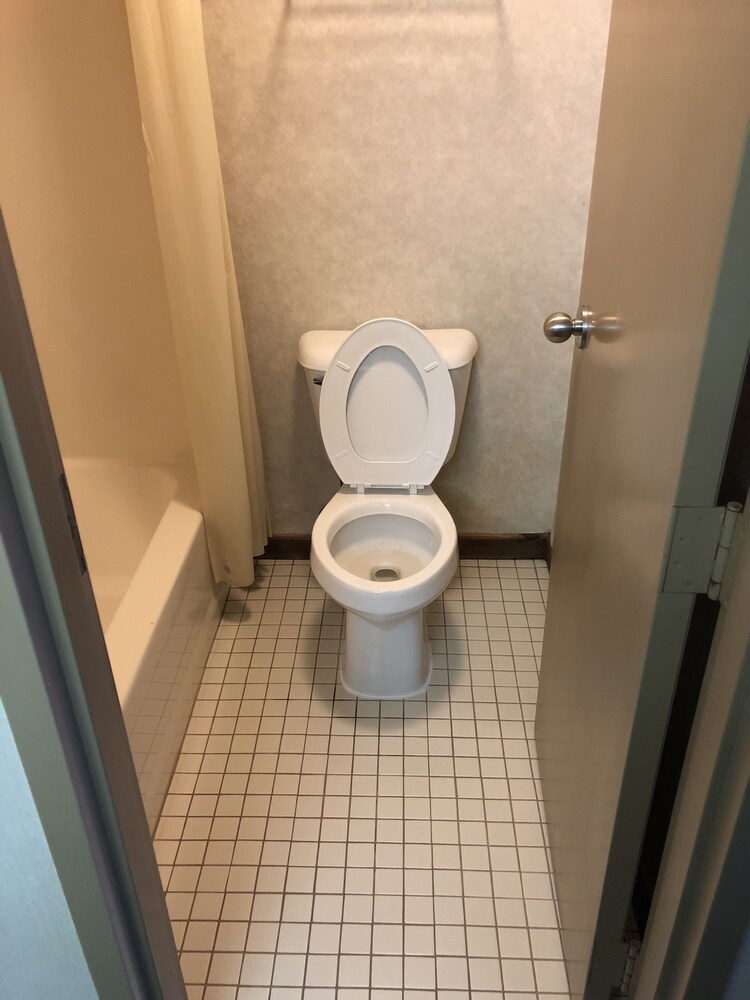 Denison Inn & Suites - photo 32