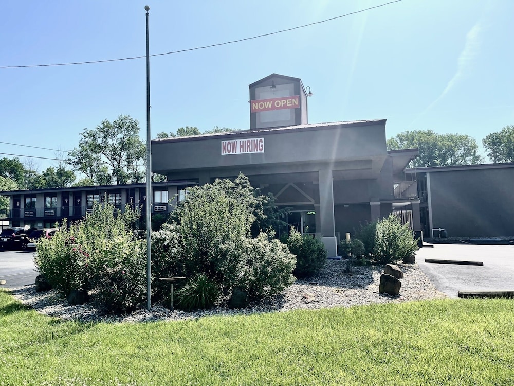 Motel 41 Evansville IN - photo 23