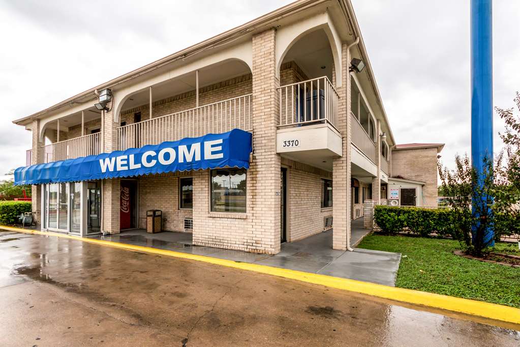 Motel 6 San Antonio Tx Frost Bank Center - photo 3