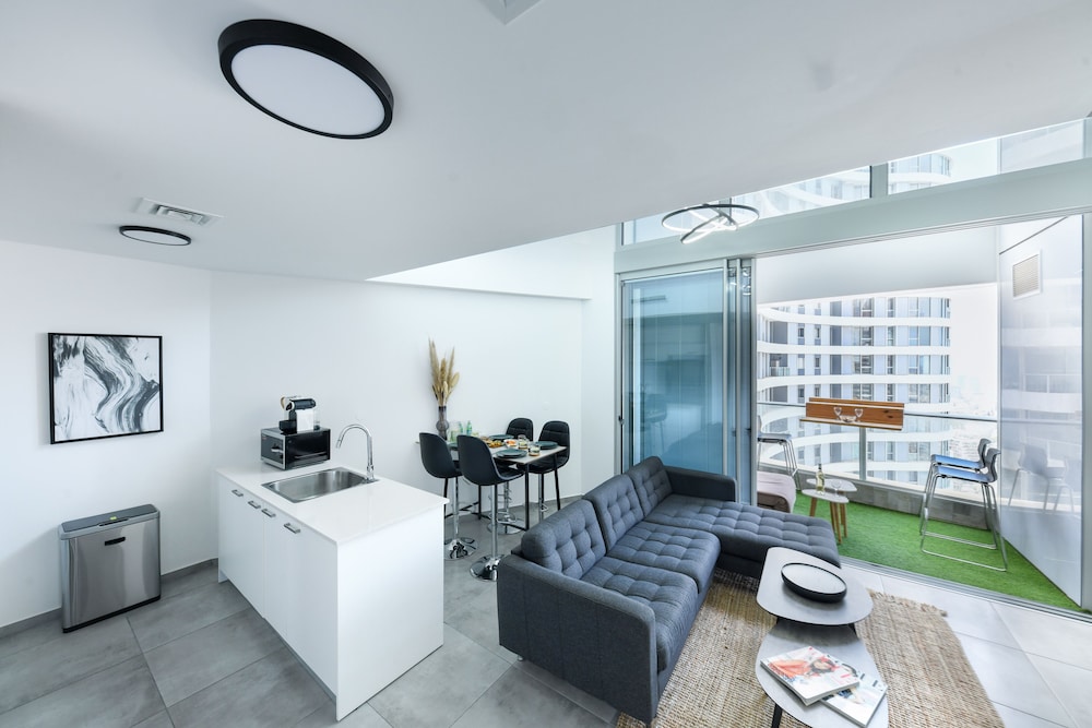 Luxe Apt in Top Tel Aviv Neighborhood — 4-Star Luxury Hotel in Tel Aviv, Israel