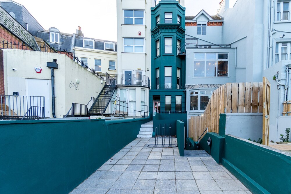 Narrow Studio By My Getaways — Brighton — photo 5