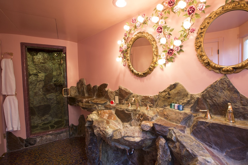Madonna Inn - photo 237