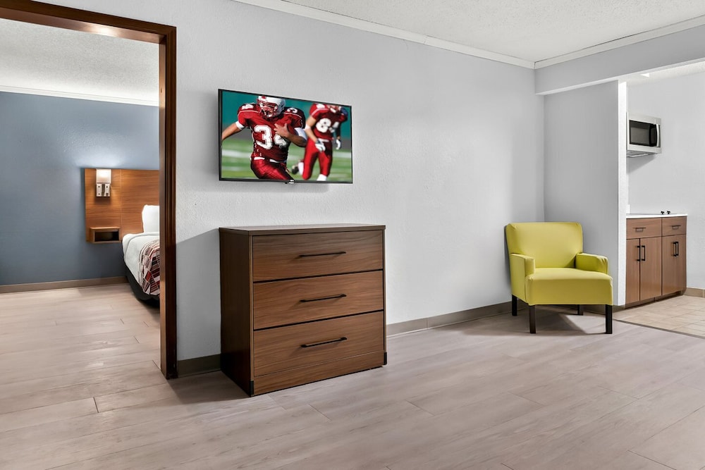 Red Roof Inn Auburn Hills - photo 29