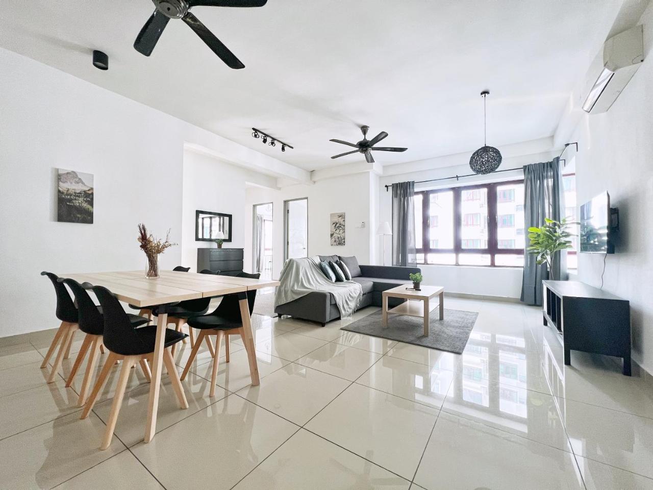 Rafflesia KL Big Family 3BR Condo Near LRT — 4-Star Luxury Hotel in Kuala Lumpur, Malaysia