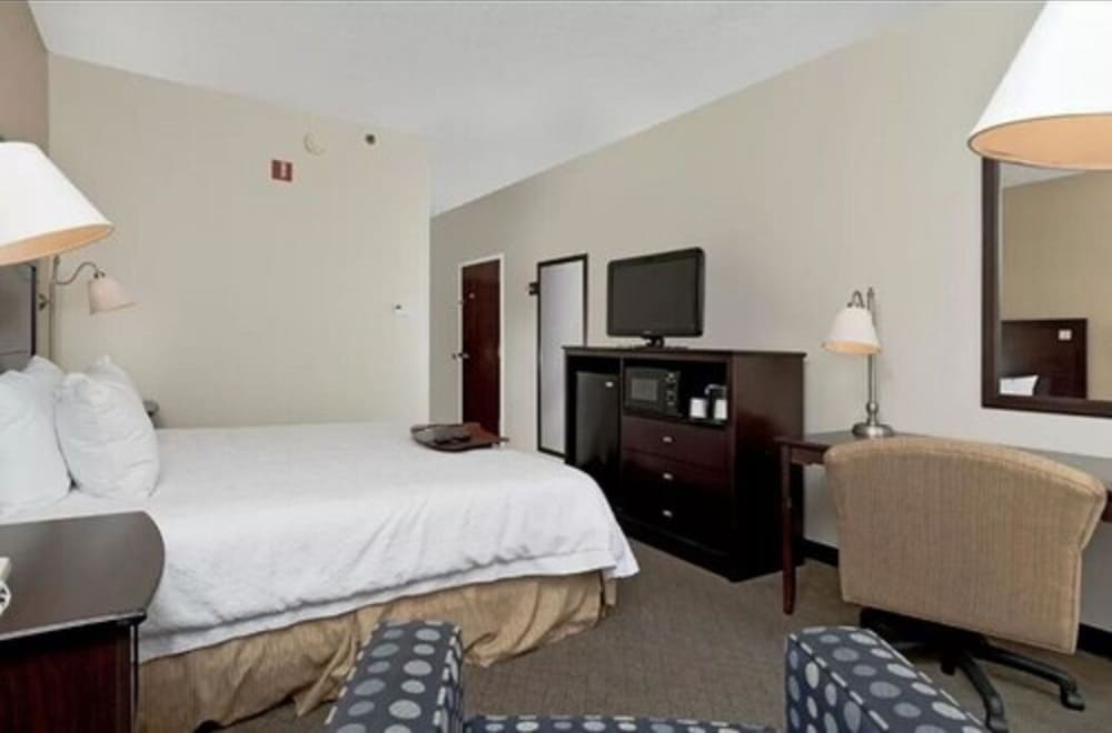 Hampton Inn Asheboro - photo 12