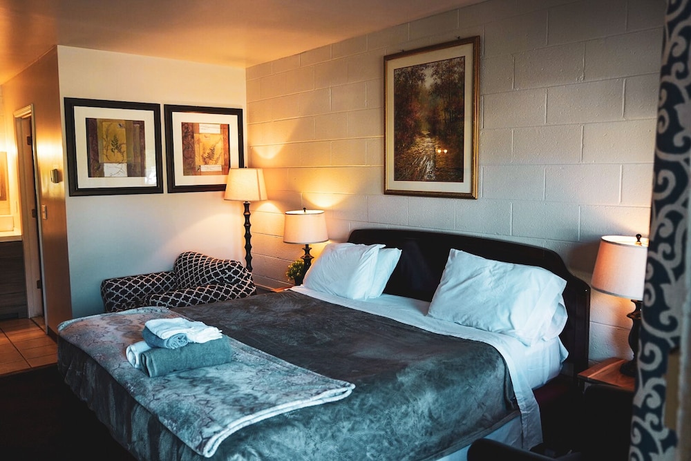 Rolling Hills Motel - photo 13