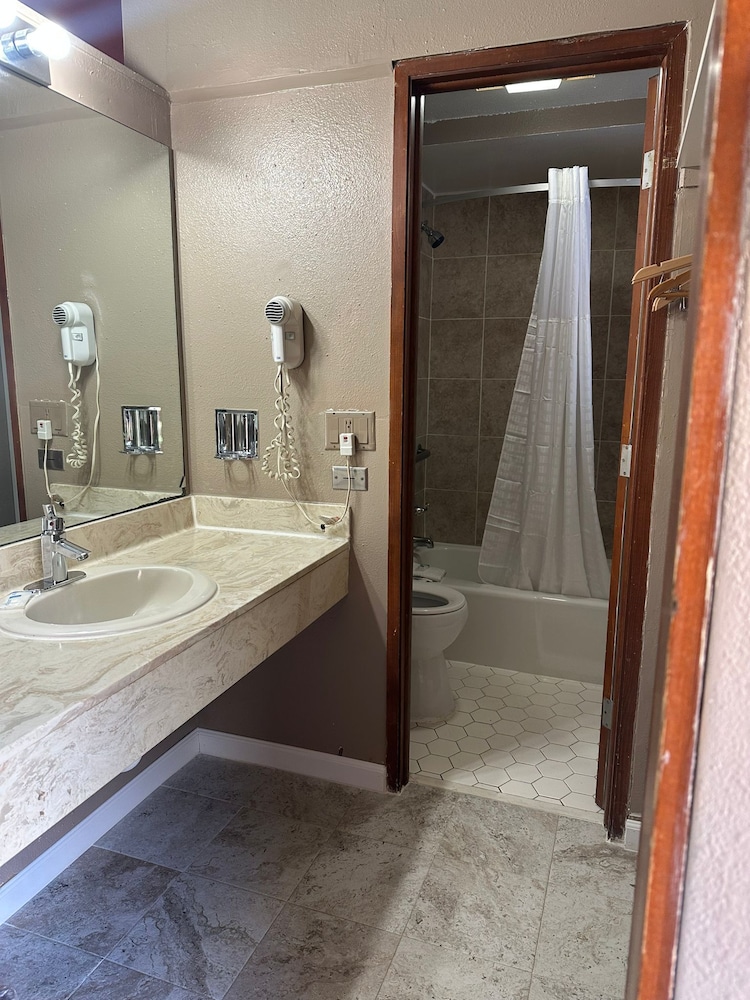 Americas Best Value Inn Franklin - photo 49