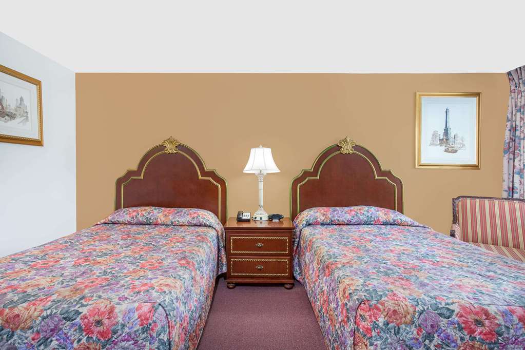 Knights Inn Emporia - photo 9