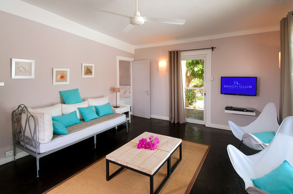 R Beach Club 9529809 — Triolet