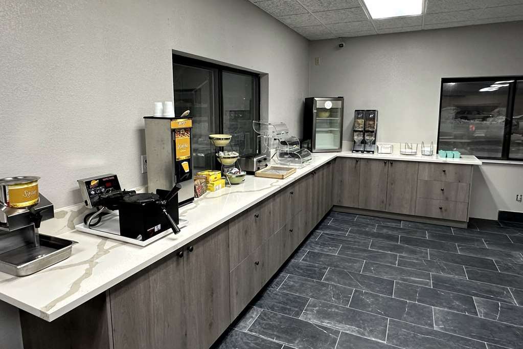 Quality Suites Near West Acres - photo 14