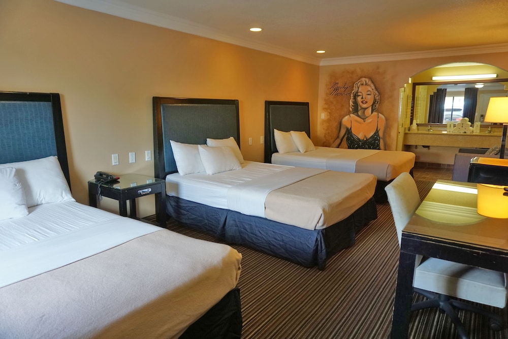 Hollywood Inn Express South - photo 16