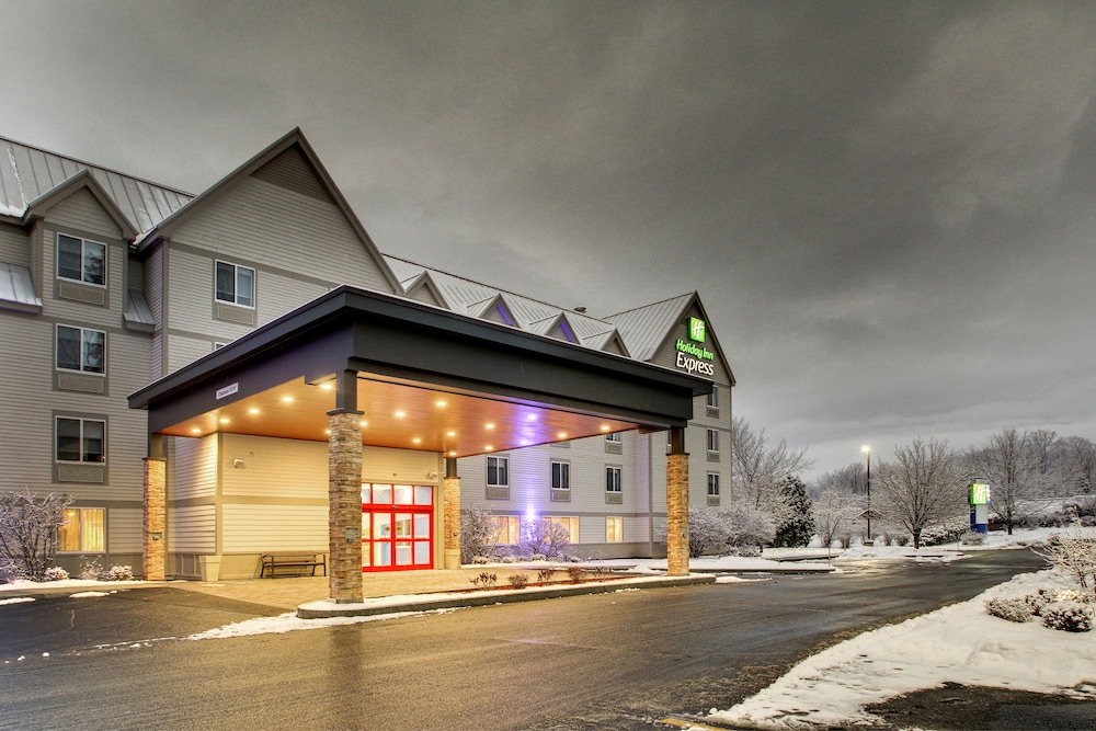 Holiday Inn Express & Suites Lincoln East White Mountains by IHG - carbon neutral hotel in Lincoln