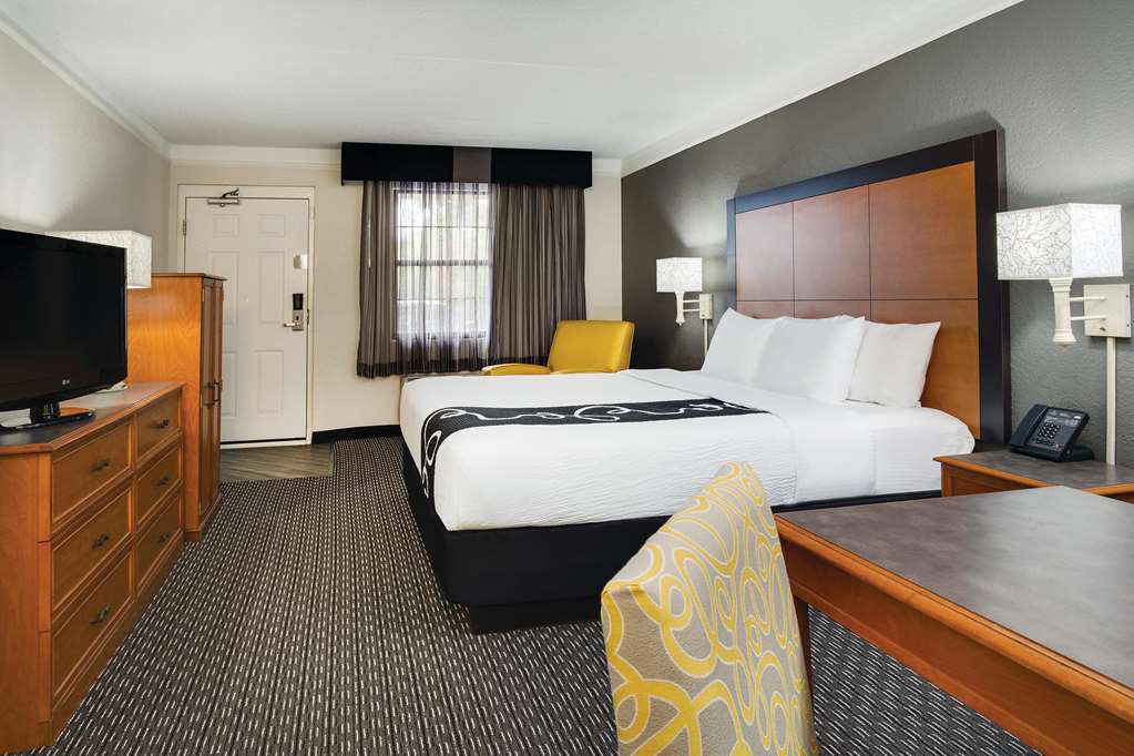 Days Inn by Wyndham Gainesville University I 75 - photo 16