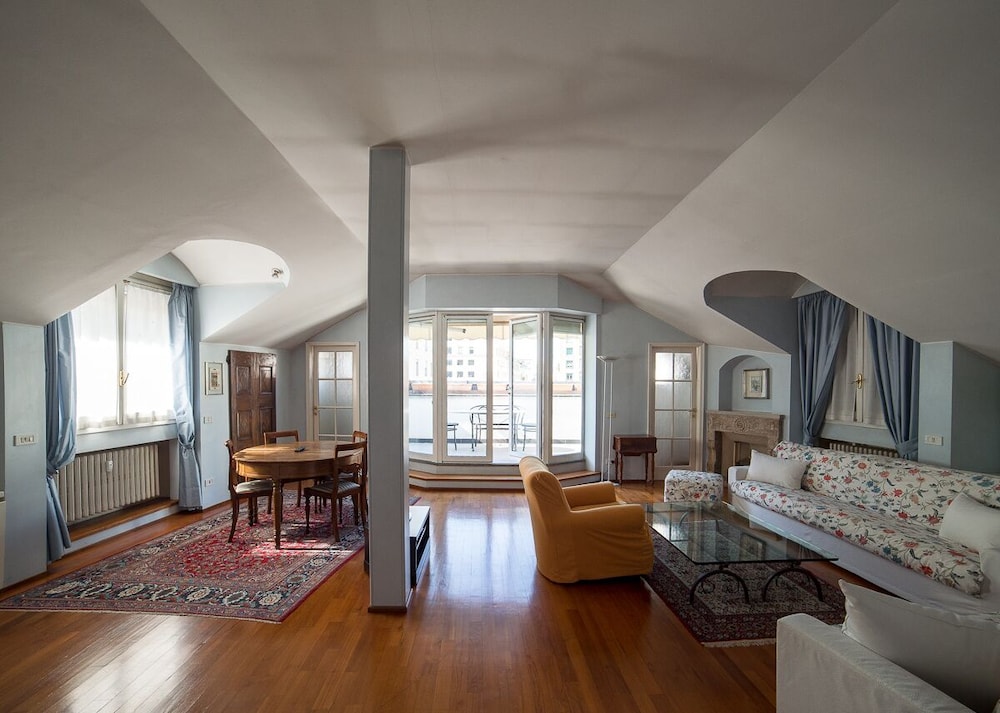 HbHall Duomo Suite 7 Apartment — 4-Star Luxury Hotel in Milan, Italy
