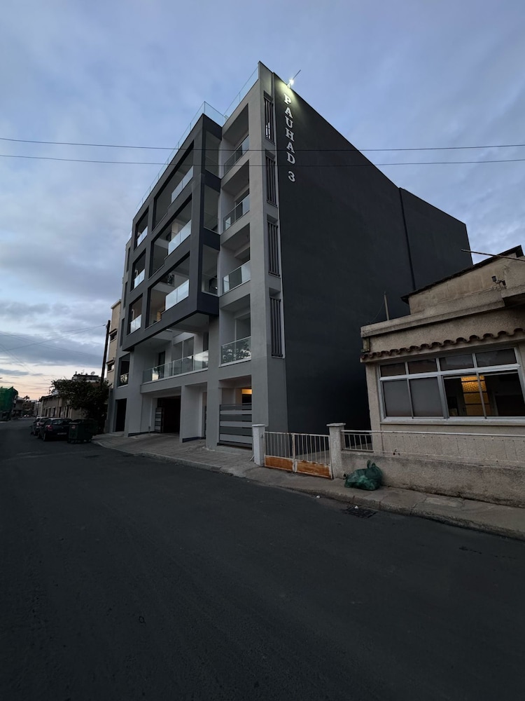 Pauhad 3 Larnaca Studios & Apts