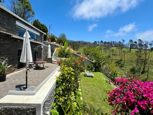 Meerblick Exklusives Loft mit Terrassen & Hot Tub — hotel in Faja Da Ovelha
