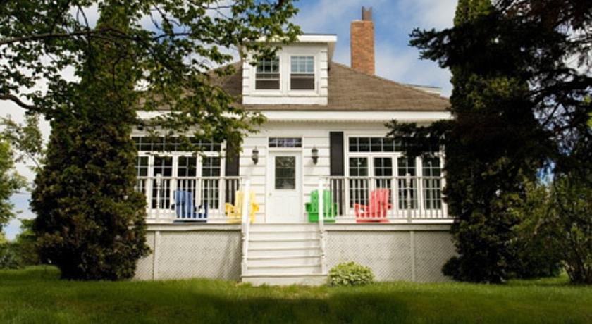 Dolan's Inn & Suites Bronze House — 4-Star Luxury Hotel in Pictou, Canada