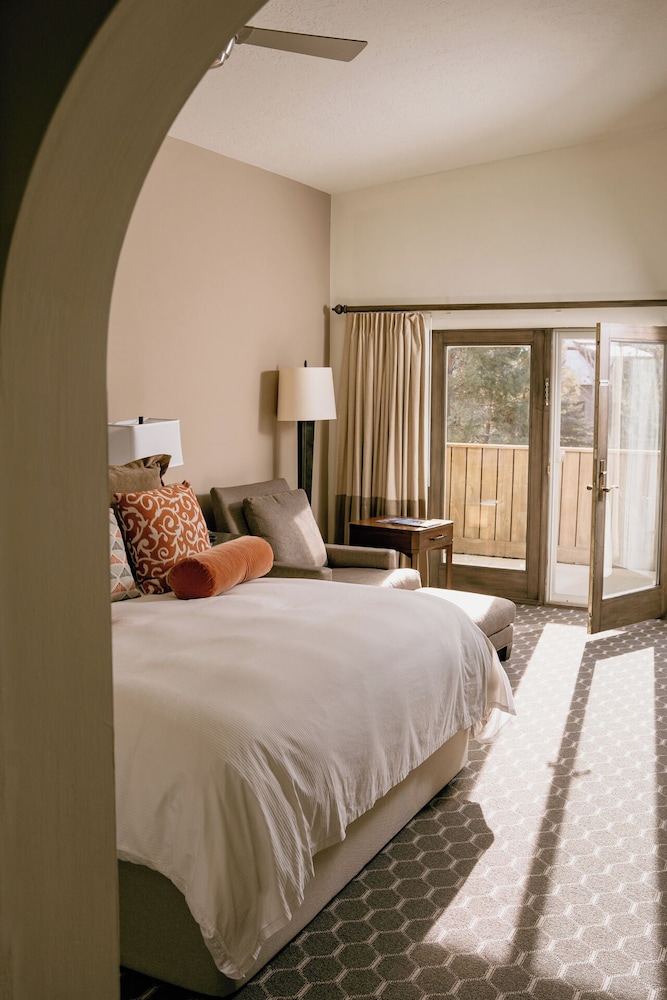Knob Hill Inn - photo 9