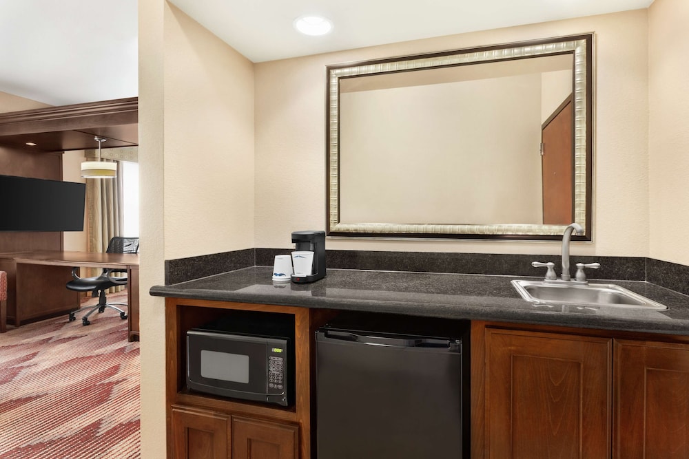 Hampton Inn Sulphur Springs - photo 21