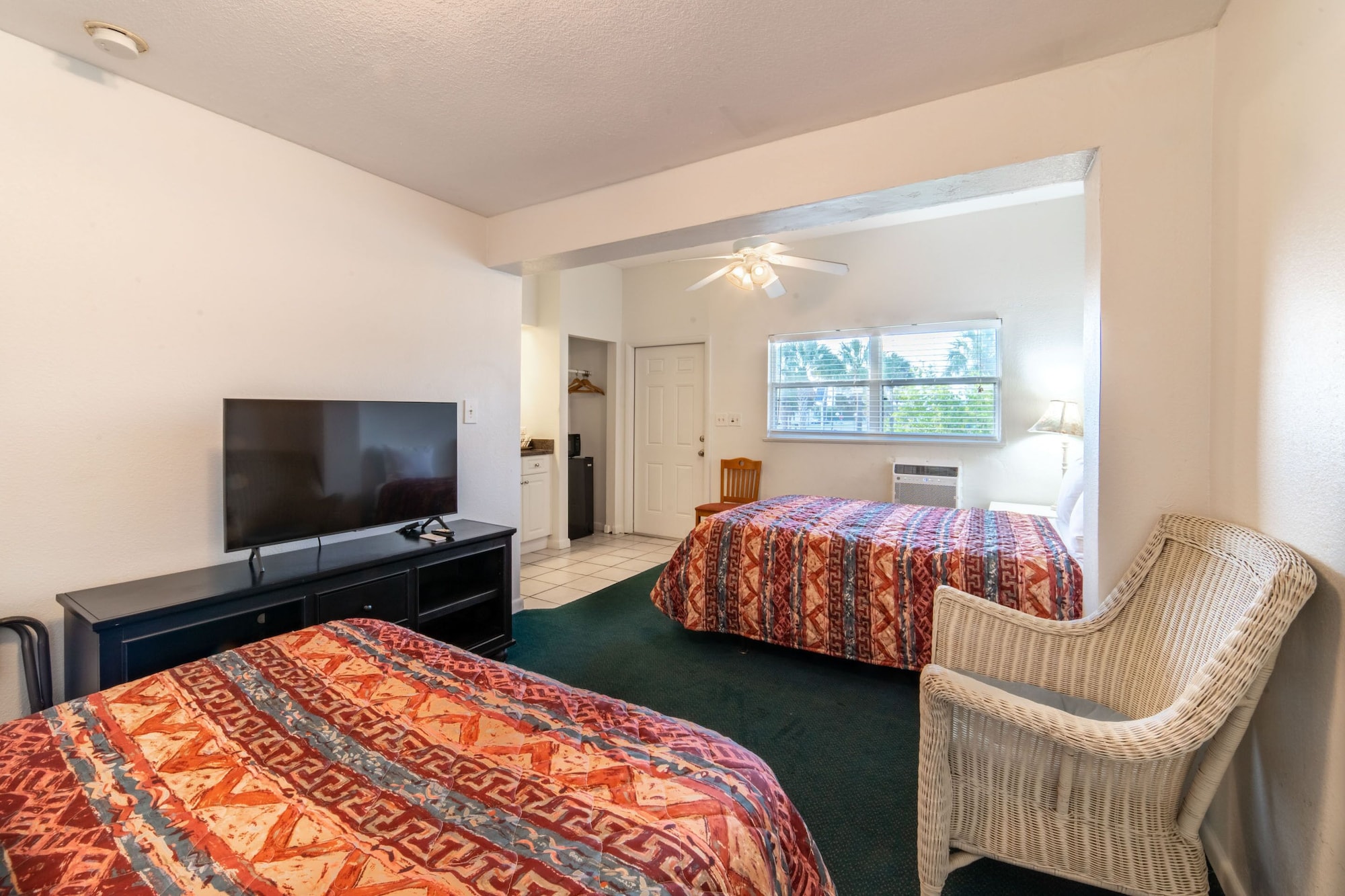 Captain's Table Hotel - photo 35