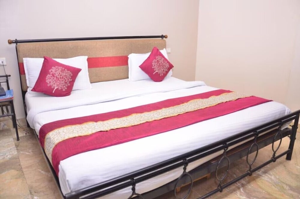 Hotel Sheel Gopal Vision - last minute hotel in Mathura