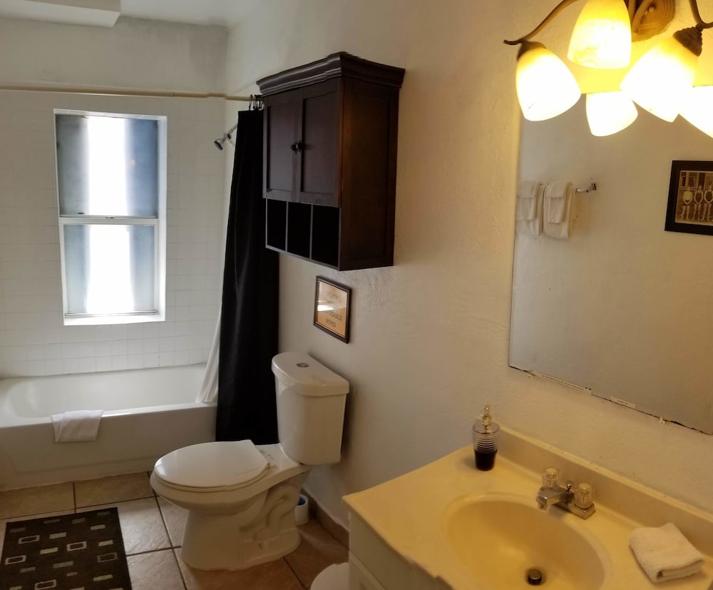 Inn Leather Guest House Male Only LGBT - photo 17