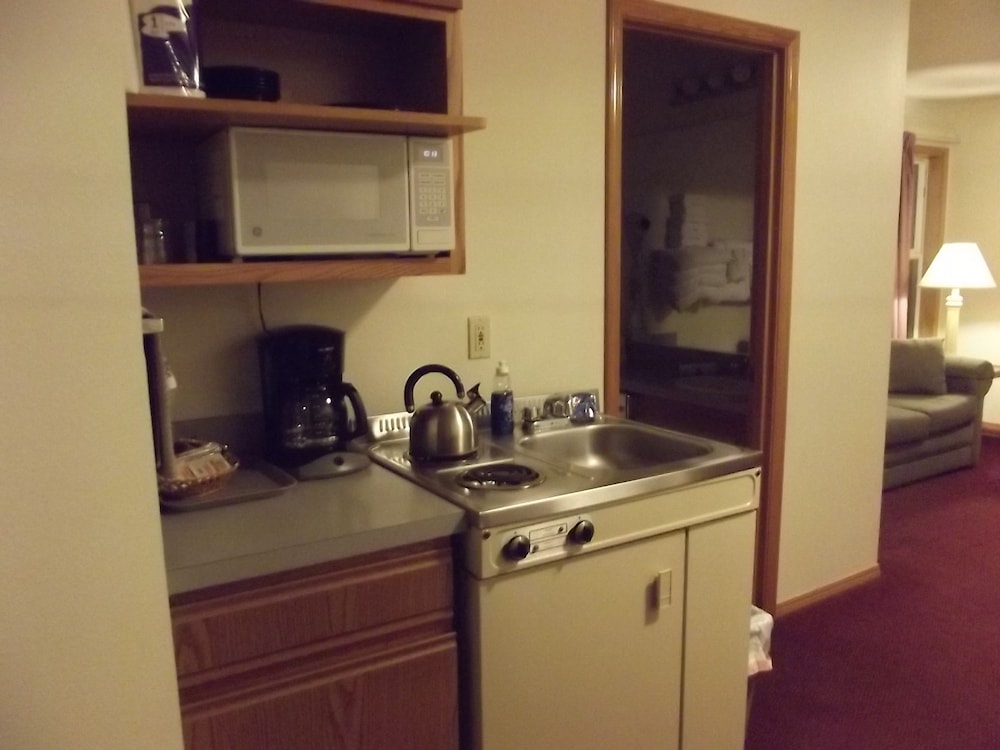 Hillcrest Inn - photo 41