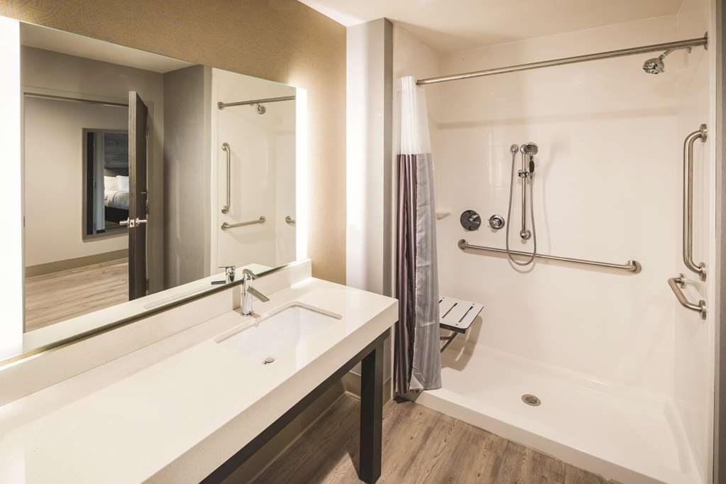 La Quinta Inn & Suites by Wyndham Atlanta South McDonough - photo 11