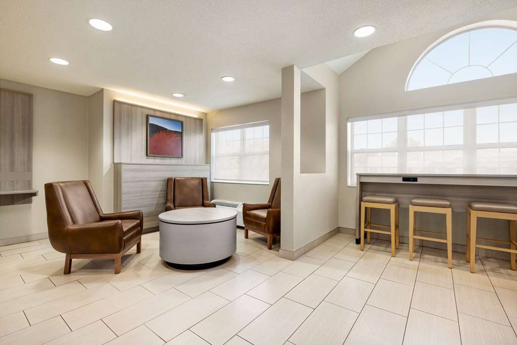 Microtel Inn & Suites by Wyndham New Ulm - photo 4