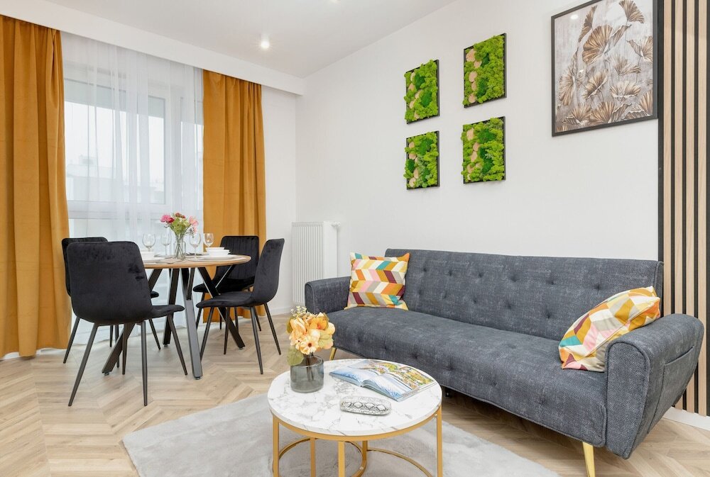 Bright Apartment Starowiejska with Parking by Noclegi Renters — 4-Star Luxury Hotel in Gdansk, Poland