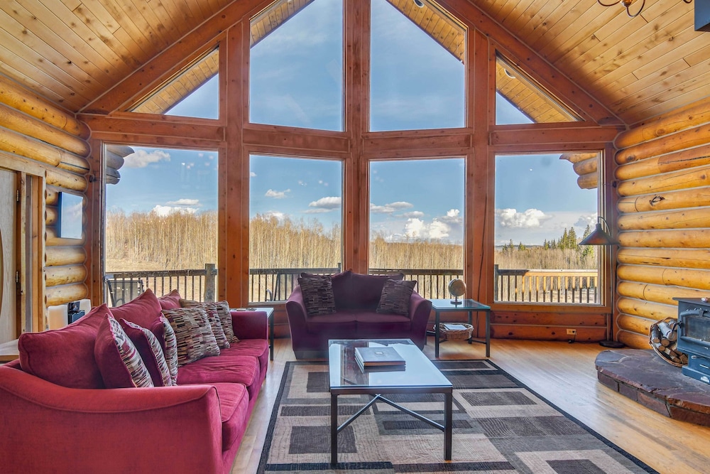 5 Acres of Scenic Beauty Large Fairplay Log Home — 4-Star Luxury Hotel in Fairplay, United States