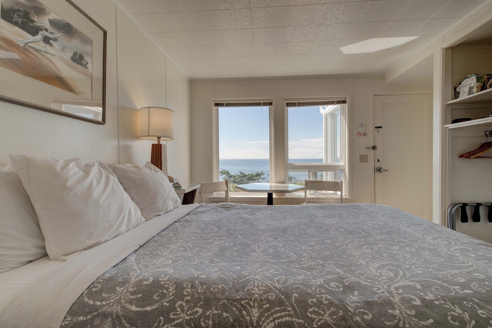 Ester Lee Oceanview Inn - photo 28