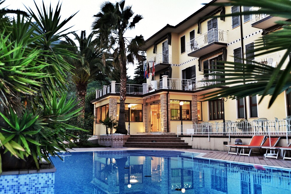 Sorriso - last minute hotel in Toscolano Maderno
