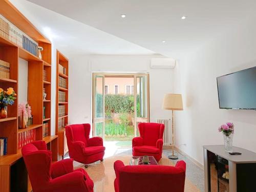 Rome House with Garden Near the Olympic Stadium — 4-Star Luxury Hotel in Rome, Italy