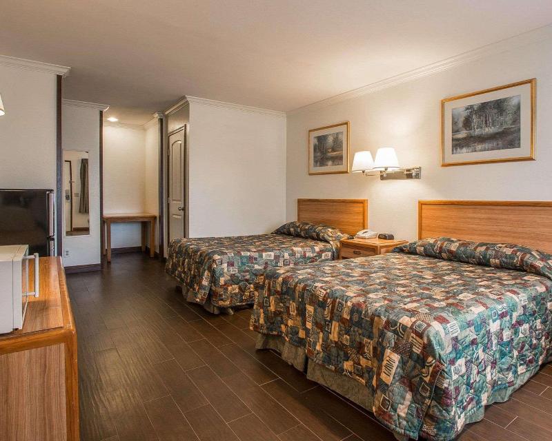 Palm Inn Hotel near Tyler Mall Riverside - photo 15